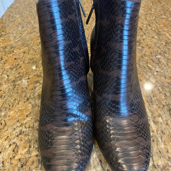 27 Edit Naturalizer Persia Snakeskin Booties - Picture 8 of 9